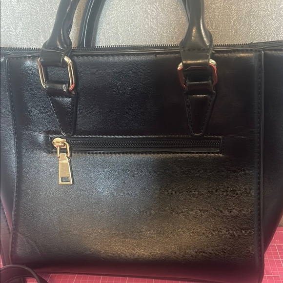Structured Black Handbag / Shoulder Bag with Versatile Design - Picture 4 of 11